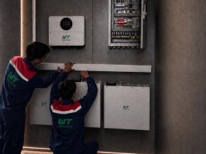 ** Weltrus technicians installing residential energy storage system in Vietnam - **Image Name:** vietnam-residential-ess-official-look-4-3.jpg - **Aspect Ratio:** 4:3 - **Max Pixels:** 1200px (longest side)