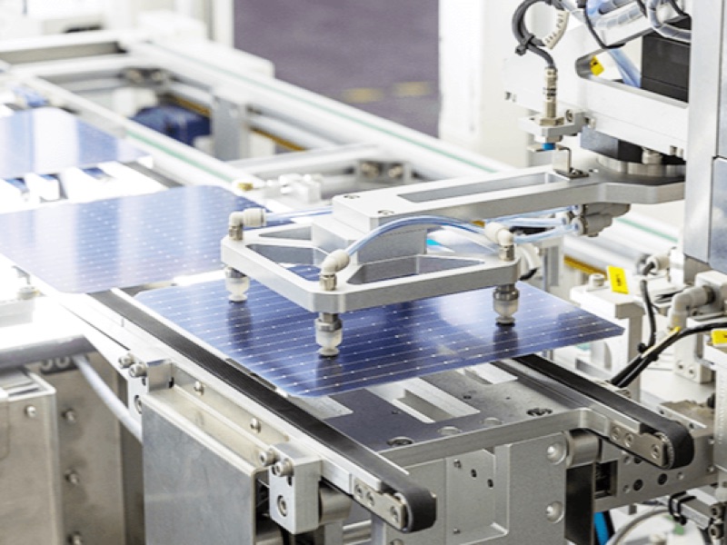 Automated vacuum gripper handling solar cells on a module production conveyor