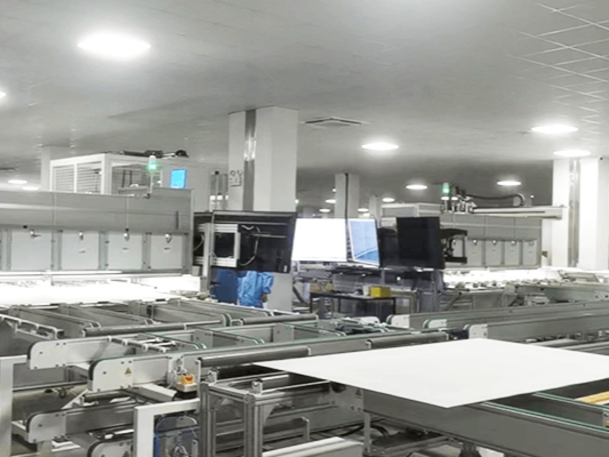 Weltrus solar panel factory hall with module conveyors and process monitors